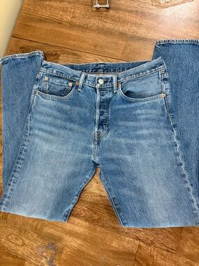Levi's 501T Button Fly Jeans. 32 x 32